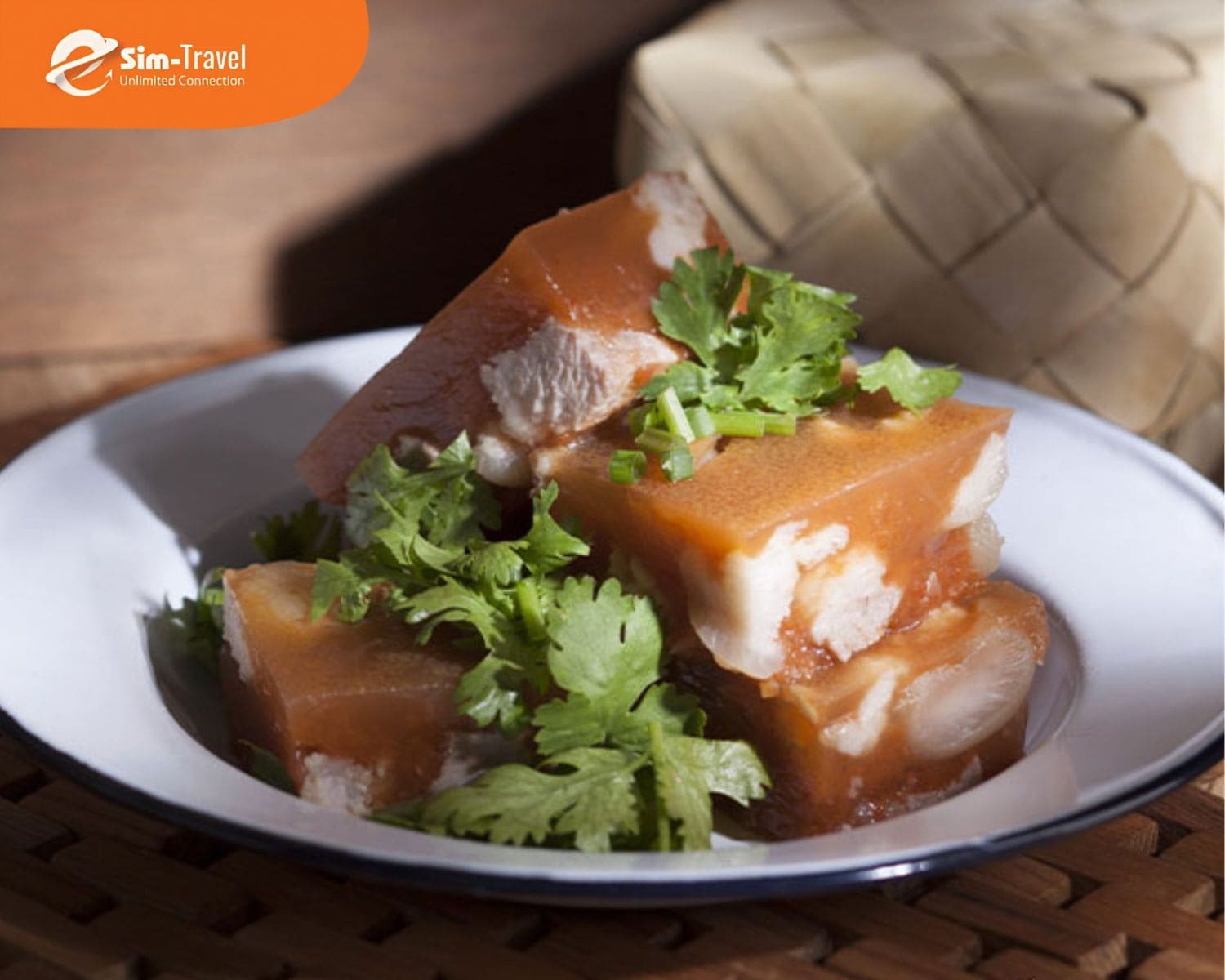 Kaeng Kradang l&agrave; m&oacute;n c&agrave; ri miền Bắc Th&aacute;i Lan c&oacute; hương vị đậm đ&agrave;, cay thơm đặc trưng