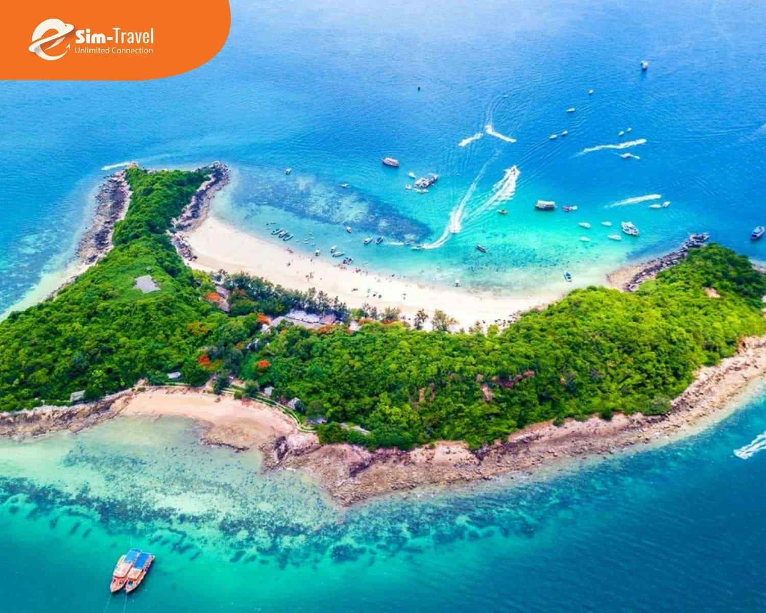 Koh Larn l&agrave; h&ograve;n đảo gần Pattaya nổi tiếng với biển xanh trong, c&aacute;t trắng mịn