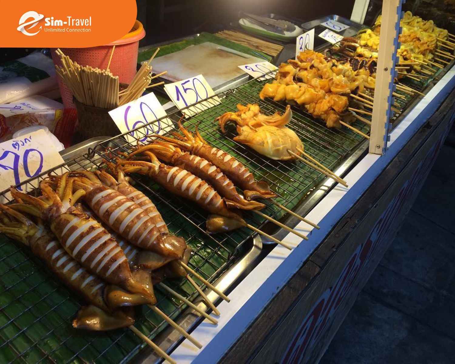 Khu phố Saphan Lueng là điểm đến nổi tiếng ở Bangkok với nhiều món ăn đường phố giá rẻ