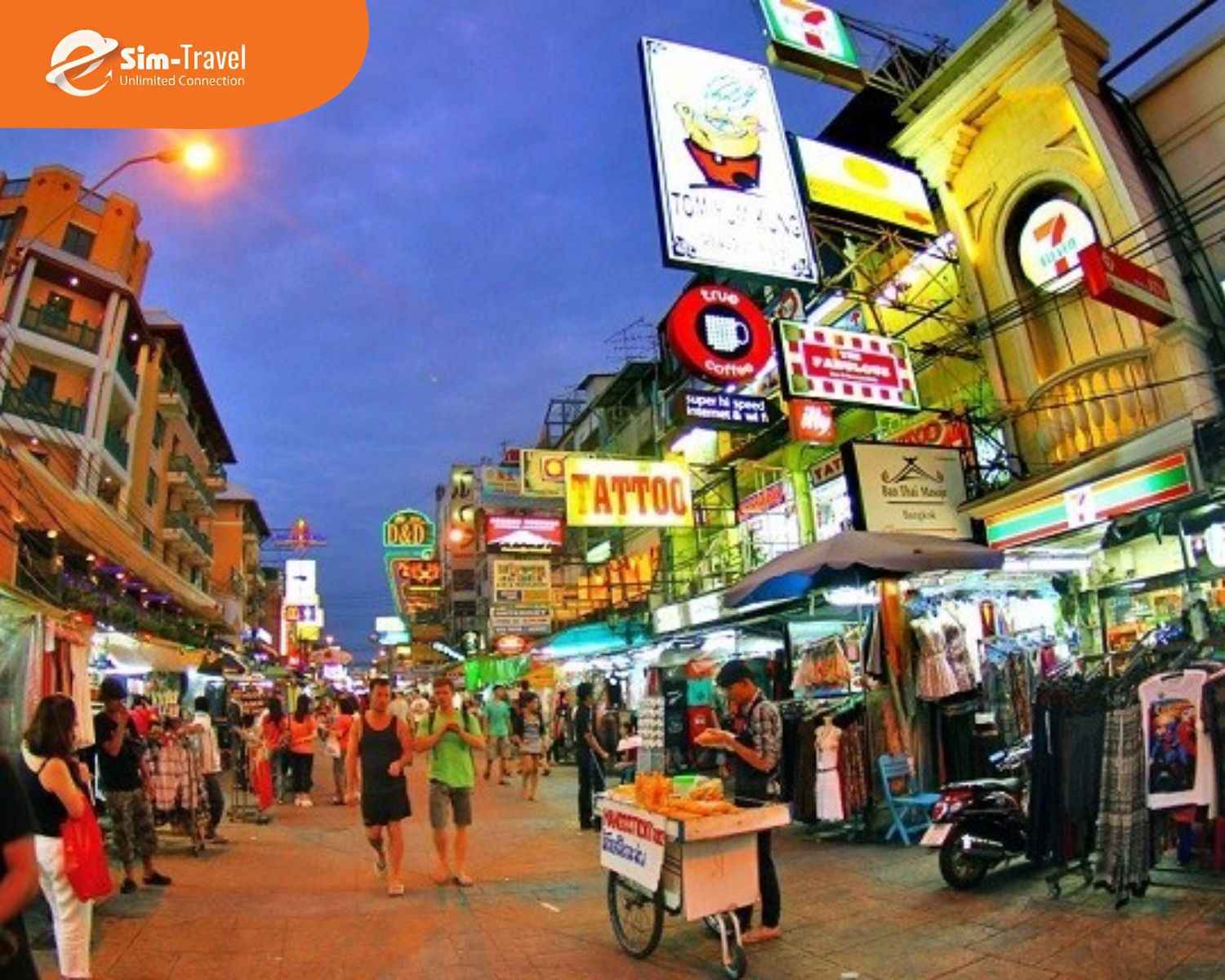 Khu phố ẩm thực Sukhumvit là nơi tập trung nhiều nhà hàng, quán ăn quốc tế và ẩm thực Thái đa dạng