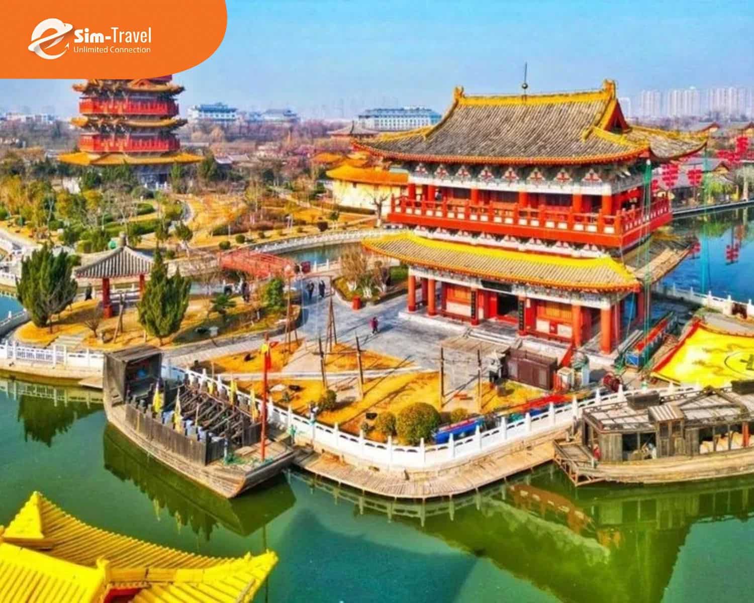 Bước chân qua những chương sử vàng
