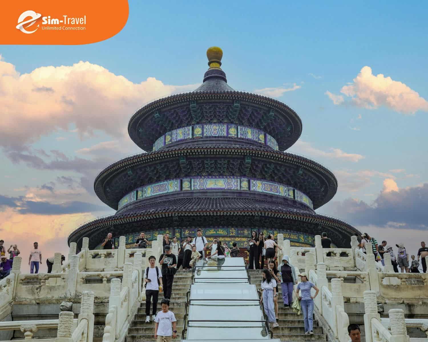 Chú ý ở khu vực đền chùa nên mặc đồ kín đáo lịch sự, tôn trọng văn hoá địa phương