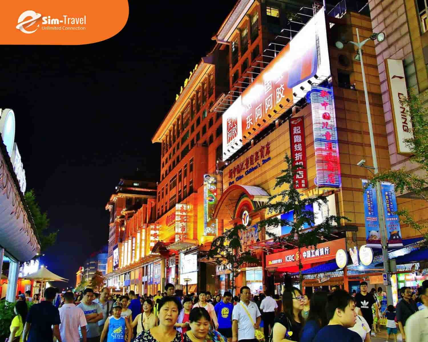 Mua sắm tại các địa điểm thương mại ở Trung Quốc giúp trải nghiệm du lịch thêm phong phú và gần gũi văn hóa bản địa